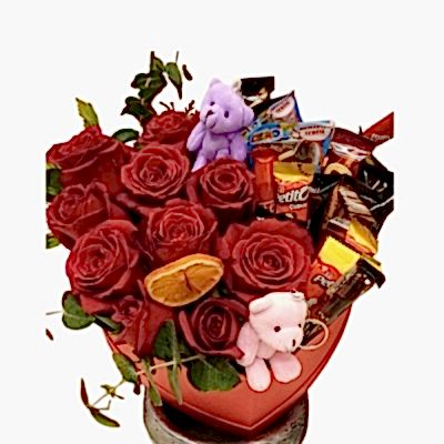 kalp kutuda gül ve çikolata