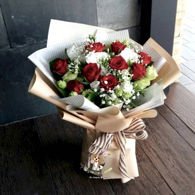 Kırmızı Beyaz Gül Buketi
